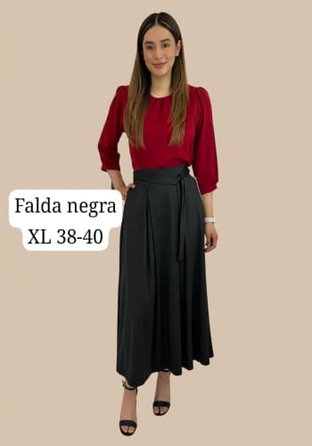 Falda larga color Negro talla Extragrande  estilo Línea A